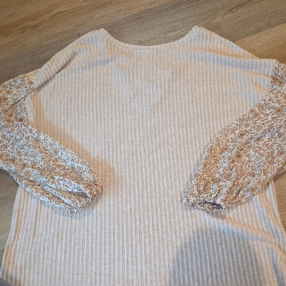 Daytrip Beige and Tan Floral Blouse - Picture 5 of 5